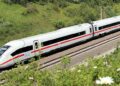 Tinerii din România pot călători gratuit cu trenul în Europa prin programul Discover EU 2025
