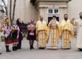 Preasfințitul Nichifor Botoșăneanul, în mijlocul credincioșilor de la Parohia „Uspenia” Botoșani