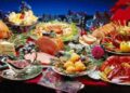O masă festivă colorată cu legume şi fructe recomandată pentru sărbători