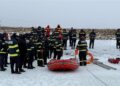Pompierii botoșăneni s-au antrenat pentru salvarea persoanelor din ape înghețate