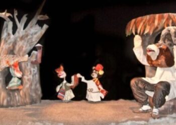 „Ursul păcălit de vulpe”. Spectacol la Teatrul pentru Copii și Tineret „Vasilache” Botoșani
