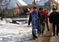 Editorial: De ce merge preotul cu Ajunul şi prejudecăţile de doi lei