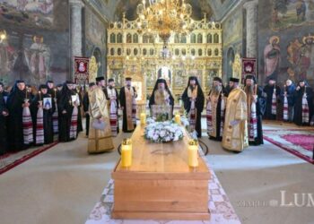 Au fost deshumate osemintele Cuvioasei Elisabeta de la Pasărea