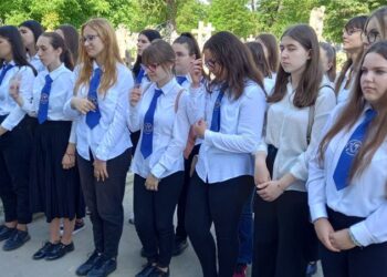Elevii de la liceele pedagogice vor avea ținuta și comportamentul adaptate la regulamentele interne