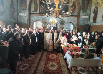 FOTO: Credincioșii din Bajura au un nou duhovnic. Părintele Ioan Vasile Șușu a fost învestit de protopopul de Darabani