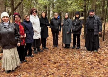 „Pe urmele sfintelor femei”: O zi dedicată doamnelor la Mănăstirea Mono