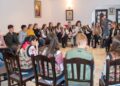 Atelier de încondeiat ouă pentru copii organizat la Copălău