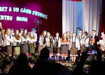 „Un zâmbet și un gând frumos pentru mama”. Spectacol organizat de Seminarul Teologic Dorohoi
