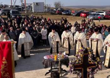 Sub Crucea de pe Măgura Ibăneştiului : preoți și credincioși uniți în rugăciune