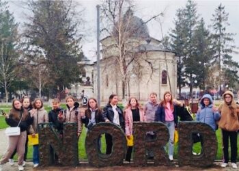 Elevi din Corni, în excursie educativă la Darabani: Vizite culturale și atelier de scriere creativă