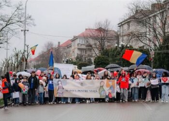 Solidaritate în ploaie la Marșul pentru Viață din Dorohoi