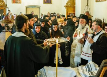 Au fost deshumate cinstitele oseminte ale Sfintei Cuvioase Antonina de la Tismana