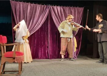 „Povestea peştişorului de aur”. Spectacol la Teatrul Vasilache Botoșani