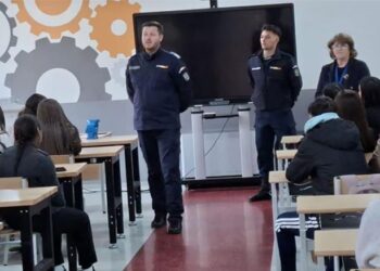 Activităţi de prevenire a faptelor antisociale în mediul şcolar desfășurate de jandarmii botoşăneni