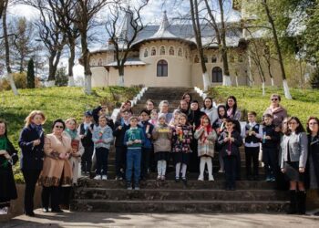 Sute de copii suceveni au participat la Festivalul de carte din Dumbrava Minunată