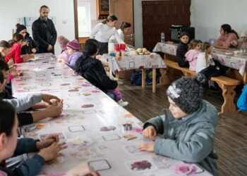 Atelier de turtă dulce pentru copii, organizat în Parohia Lunca Rateș