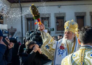 Izvorul Tămăduirii 2026: Credincioșii au participat la slujba de sfințire a apei. Cum se folosește Agheasma Mică