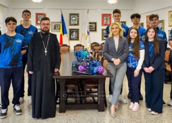 Arhiepiscopia Sucevei și Rădăuților sprijină participarea unor tineri suceveni la o competiție internațională de robotică din Statele Unite