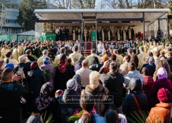 Sucevenii L-au însoțit pe Hristos, precum odinioară în Ierusalim