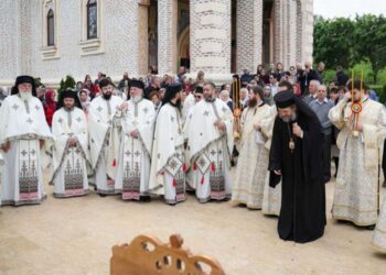Preasfinţitul Părinte Nichifor Botoşăneanul a slujit la hramul Mănăstirii Vlădiceni