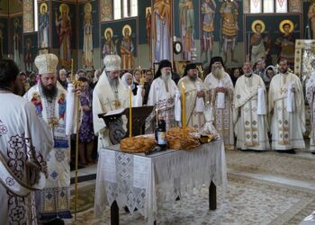 Pelerini din toată țara au participat la hramul Sfinților Cuvioși Sila, Paisie și Natan de la Sihăstria Putnei