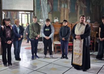 Elevii de la Liceul „Grigore Antipa” Botoșani au comemorat eroii la Cimitirul Pacea