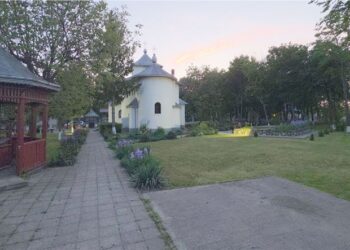 Triplă sărbătoare la Parohia Vorona Centru: Sfinți Împărați Constantin și Elena, Înălțarea Domnului și Ziua Eroilor, celebrate împreună