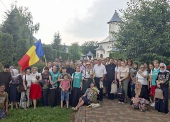 Pelerinaj pedestru la hramul Mănăstirii Gorovei