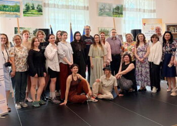 Workshop -„Fascinația efectelor sunetului și culorii asupra personalității umane” la Școala Populară de Arte „George Enescu” Botoșani