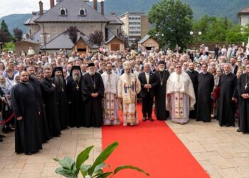 Părintele Mitropolit Teofan a slujit la hramul municipiului Piatra Neamț