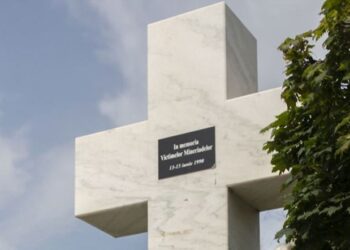 15 iunie, instituită ca Ziua Națională a Memoriei Victimelor Mineriadei din 13-15 iunie 1990: Legea a fost promulgată