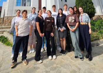 Atelier despre lucrul în echipă pentru tinerii din Sarafinești