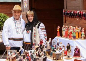 Meșterii populari Georgeta și Dumitru Silion – păpuși unicat, create cu migală