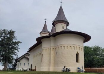 Mănăstirea „Adormirea Maicii Domnului” din Ilișești își sfințește noile clopote. PS Damaschin Dorneanul va oficia slujba