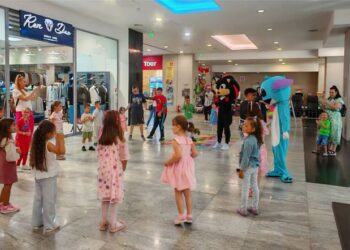 Copiii sunt invitați „În Lumea Poveștilor”, la Uvertura Mall Botoșani