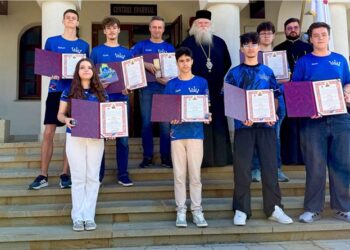Echipa de robotică „Royal Engineers”, decorată de Înalpreasfințitul Părinte Arhiepiscop Calinic pentru performanța remarcabilă la Michiana Premier Event din SUA