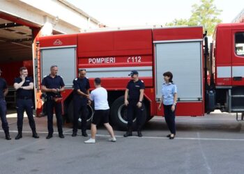 Tineri cu dizabilități intelectuale din România și Ungaria au învățat despre siguranță alături de pompierii botoșăneni
