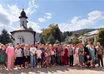 Credincioși din Broscăuți și Dorohoi au fost pelerini la obiective religioase și culturale din Neamț și Suceava