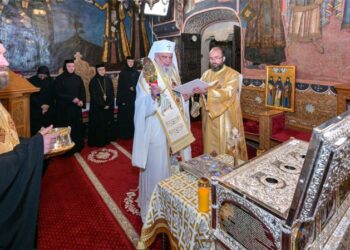 Patriarhul Daniel a sfințit racla pentru moaștele Sfintelor Nazaria, Olimpiada şi Elisabeta de la Văratec