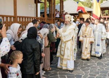 Bucurie duhovnicească în munții Neamțului, la hramul Mănăstirii Sihăstria. IPS Teofan: „O picătură din slava lui Dumnezeu să coboare peste sufletele noastre!”
