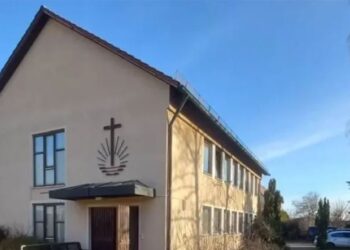 Pentru a finanța achiziția unei biserici, românii din Donauwörth, Germania, învață management comunitar