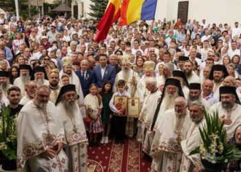 Biserica „Sfântul Ioan Botezătorul” din Piatra Neamț a fost îmbrăcată în veșmânt de har. Trei ierarhi au participat la resfințirea sfântului lăcaș