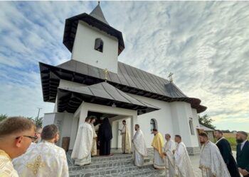 PS Nichifor Botoșăneanul a resfințit biserica Parohiei „Adormirea Maicii Domnului” – Dolina