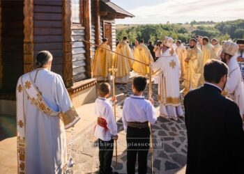 Veșmântul resfințirii pentru Biserica „Sfinții Arhangheli Mihail și Gavriil” din Mesteceni, Protopopiatul Fălticeni