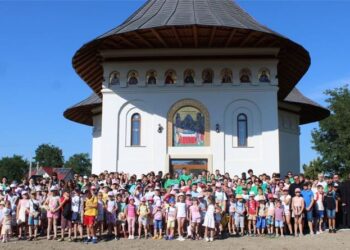ÎPS Teofan va sfinți biserica „Adormirea Maicii Domnului” din Moreni