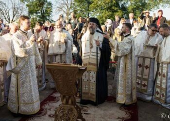 PS Nichifor Botoșăneanul, la târnosirea bisericii din satul Doina: „Cu fiecare slujbă de sfințire, inima noastră se umple de putere și de adevăr”