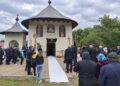 Părintele Nicodim Nechita, condus pe ultimul drum după 33 de ani de slujire în Teioasa