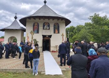 Părintele Nicodim Nechita, condus pe ultimul drum după 33 de ani de slujire în Teioasa