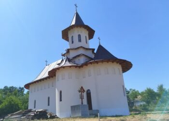 Lucrările la noua biserică din Rediu continuă. Comunitatea face apel la sprijin pentru finalizarea construcției