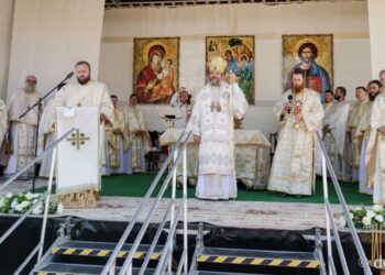 Preasfințitul Părinte Nichifor Botoșăneanul a sfințit o biserică din Iași